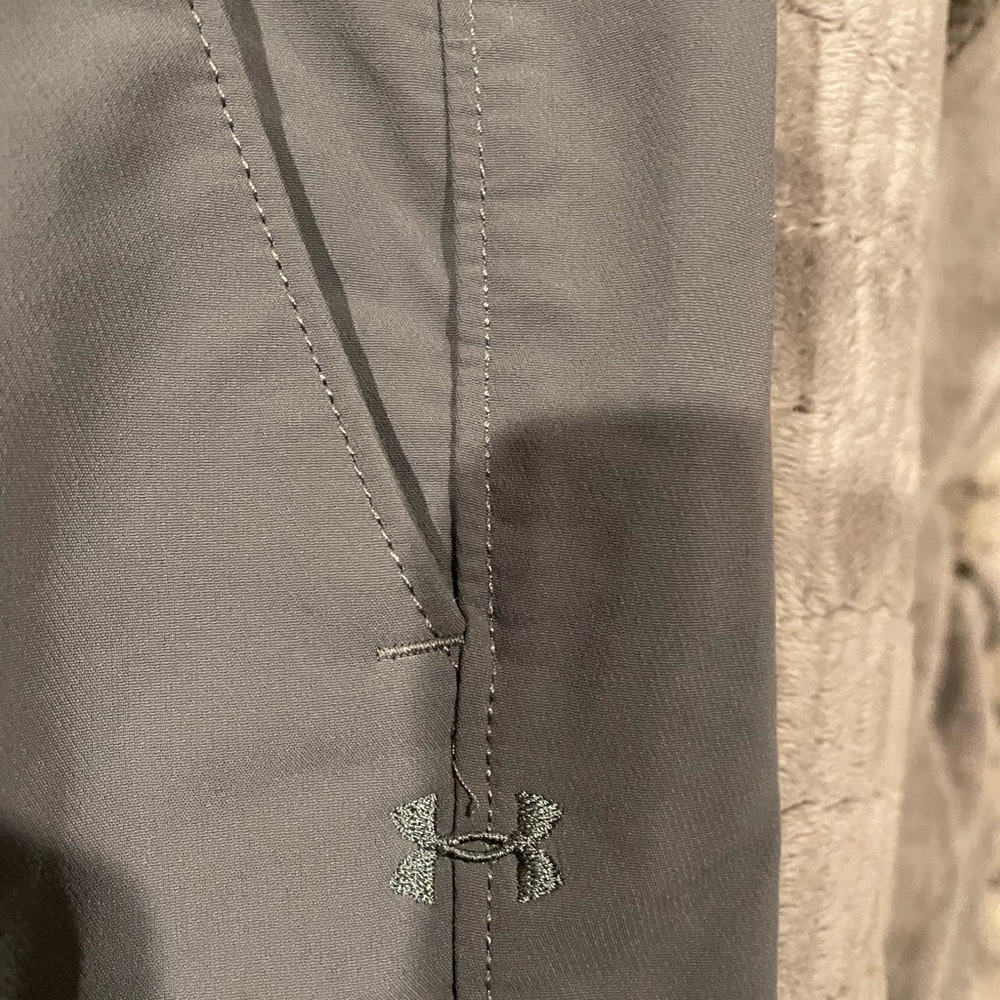 Under Armour Men's Gray Flat Front Golf Shorts Size 38 - Picture 5 of 5